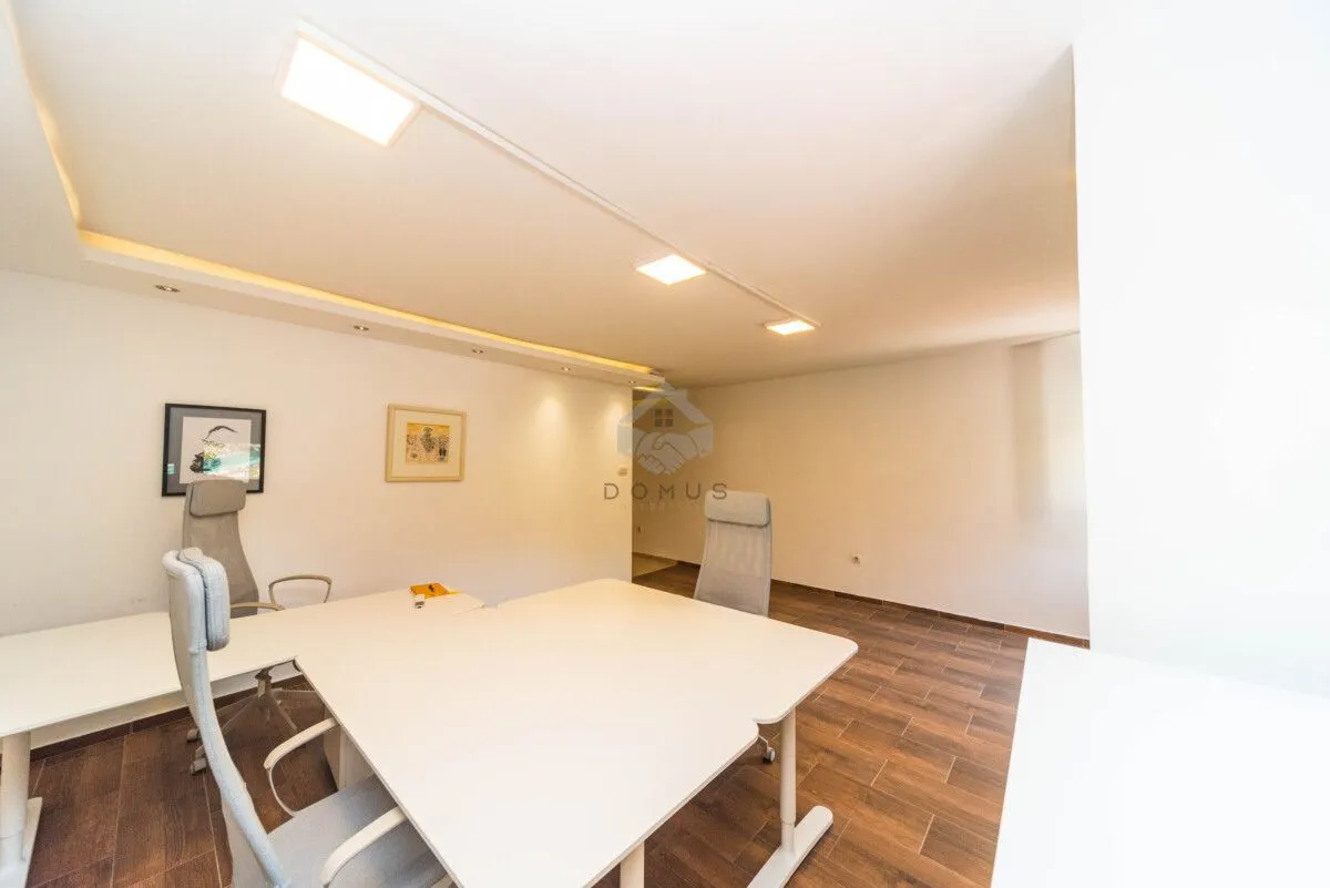 Rent, office space, 80m², Blok 5, Podgorica