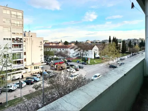 Izdavanje, jednosoban stan, 50m², Centar, Podgorica - image 14