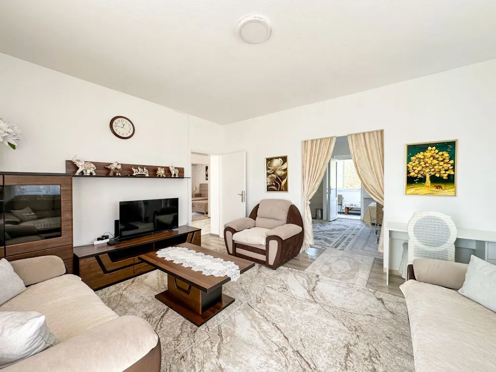 Izdavanje, kuća, 104m², Tološi, Podgorica