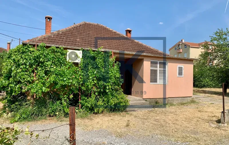 Prodaja, plac, 1050m², Zabjelo, Podgorica