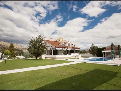 Prodaja, kuća, 930m², Tološi, Podgorica - image 5