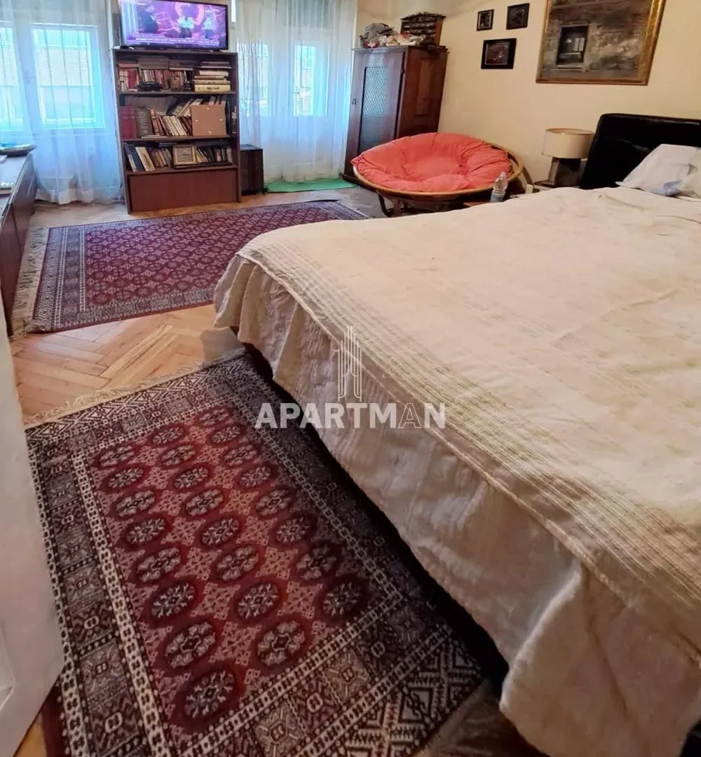 Sale, three bedroom apartment, 74m², Kalenić Pijaca, Vračar Sve Podlokacije