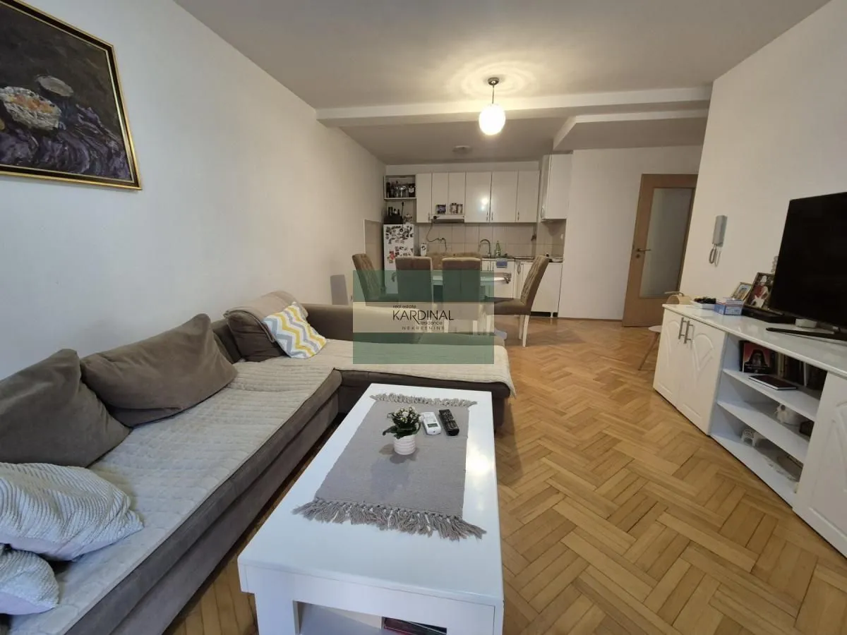 Prodaja, trosoban stan, 79m², Centar, Jagodina