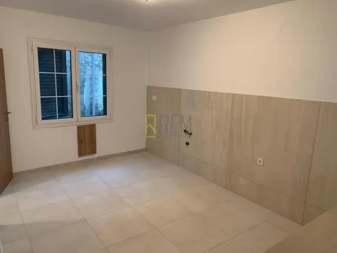 Prodaja, kuća, 100m², Stara Varoš, Podgorica - image 6