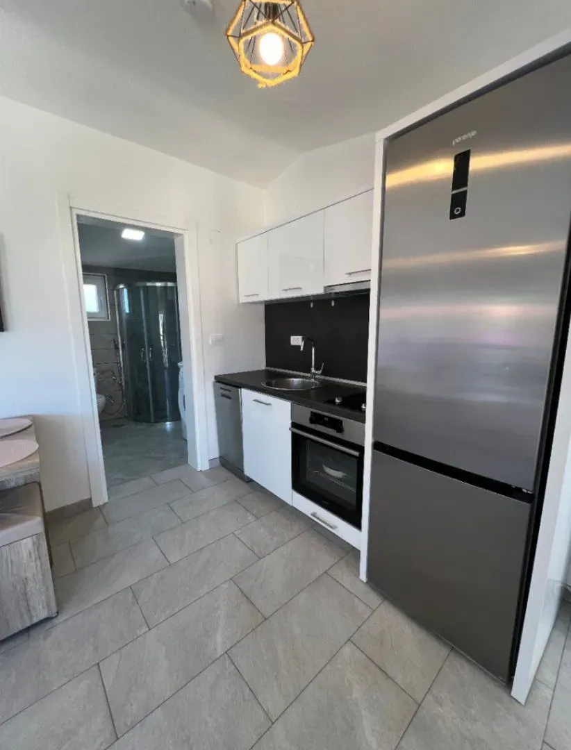 Izdavanje, stan, 44m², Dobre Vode, Bar
