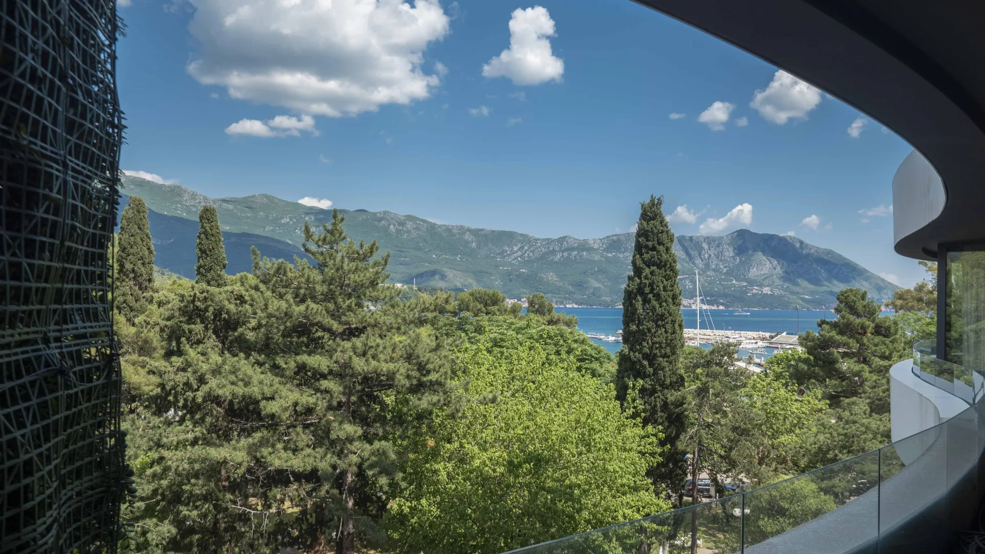 Izdavanje, dvosoban stan, 81m², Centar, Budva