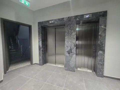 Izdavanje, poslovni prostor, 2542m², Centar, Podgorica - image 8