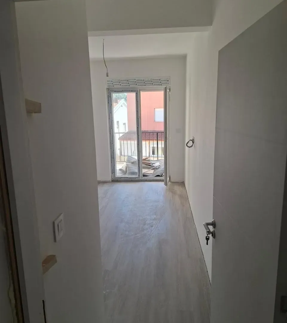 Prodaja, jednosoban stan, 56m², Lazi, Budva