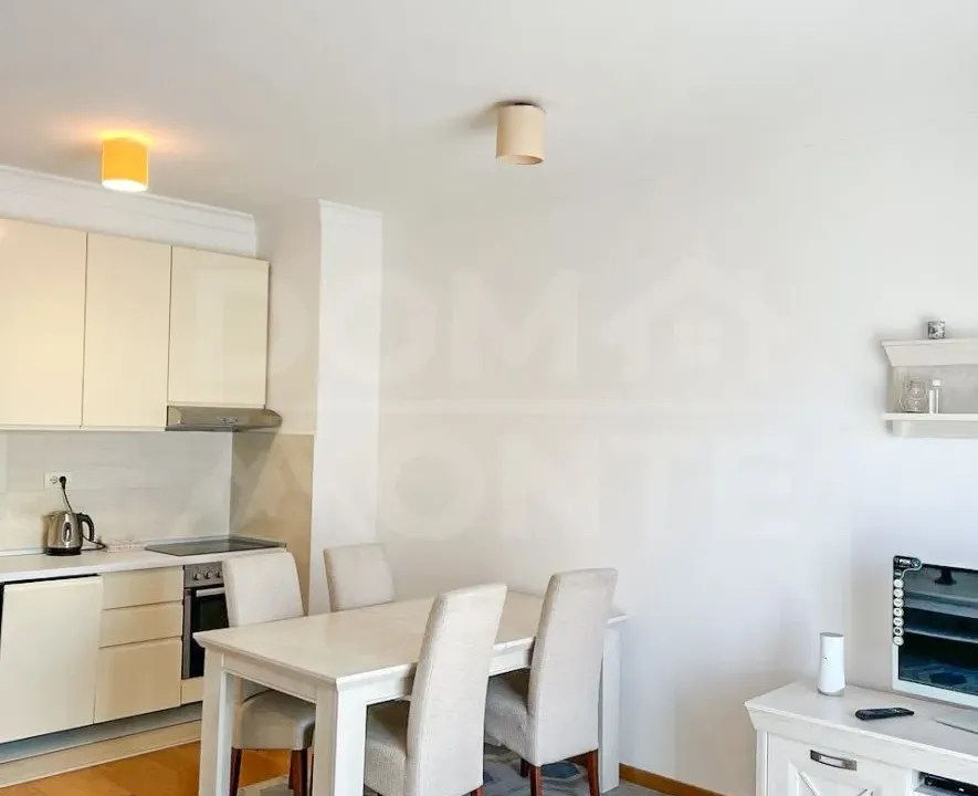 Izdavanje, dvosoban stan, 65m², Tivat, Crna Gora