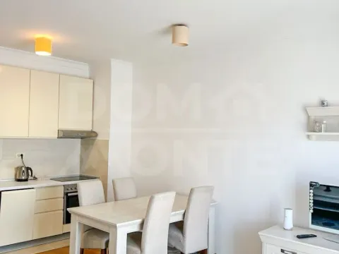 Izdavanje, dvosoban stan, 65m², Tivat, Crna Gora - image 1