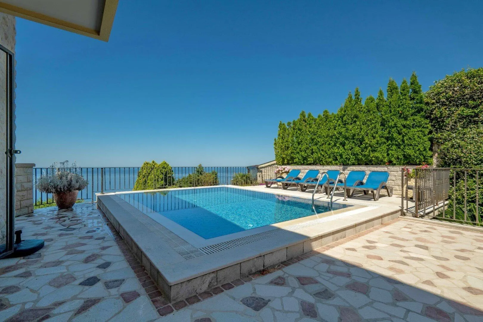 Sale, house, 317m², Reževići, Budva