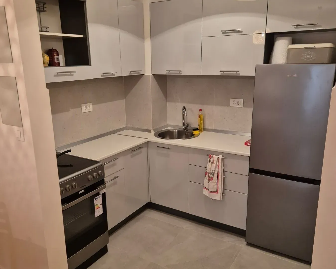 Izdavanje, jednosoban stan, 40m², Central Point, Podgorica