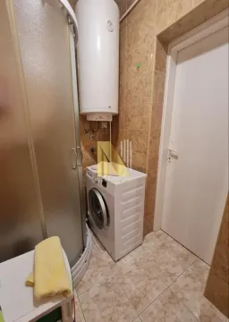 Kupatilo sa tuš kabinom, bojlerom i veš mašinom. - image 13