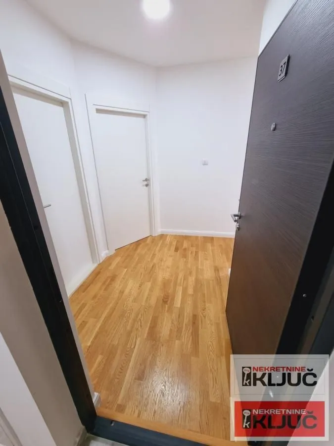 Prodaja, trosoban stan, 63m², Bulevar patrijarha Pavla, Novi Sad Sve Podlokacije