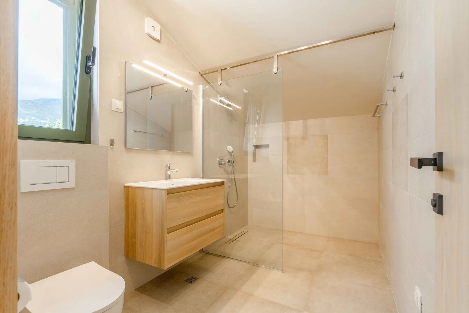 Prodaja, kuća, 204m², Podkošljun, Budva