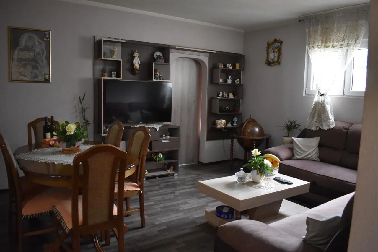 Rent, two bedroom apartment, 68m², Škaljari, Kotor