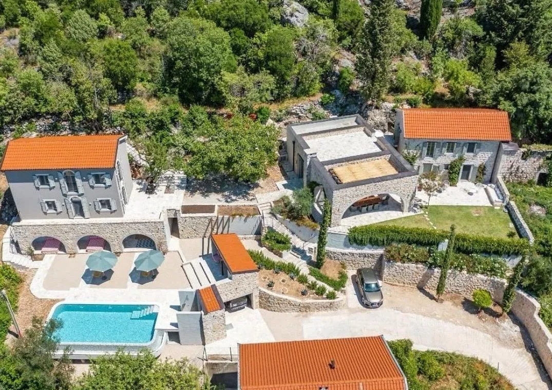 Prodaja, kuća, 380m², Herceg Novi, Crna Gora