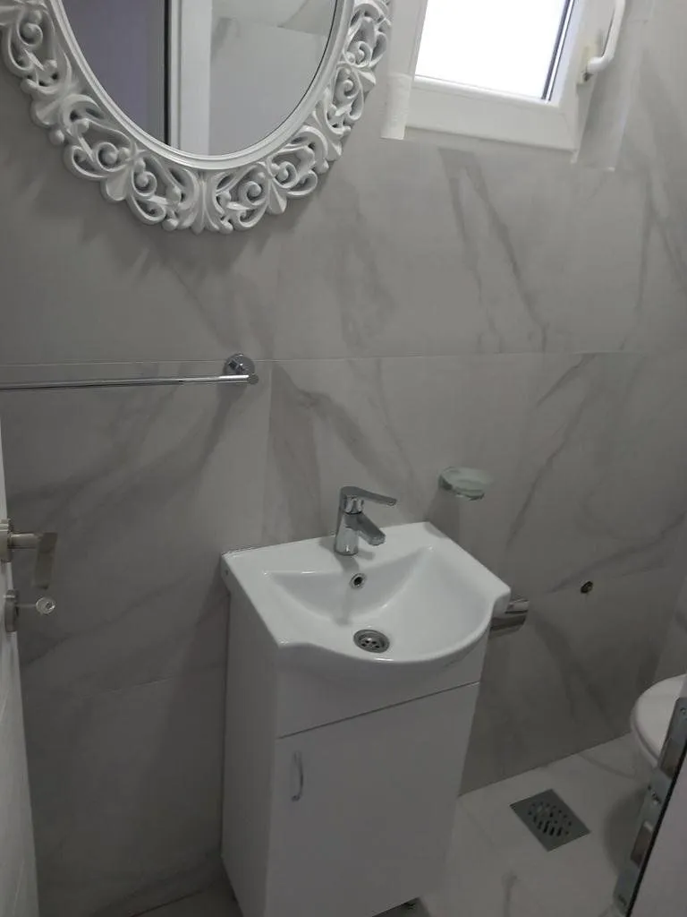 Izdavanje, dvosoban stan, 85m², Gorica C, Podgorica