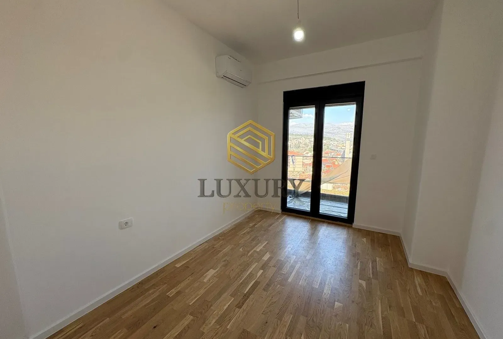 Rent, apartment, 275m², Stari Aerodrom, Podgorica