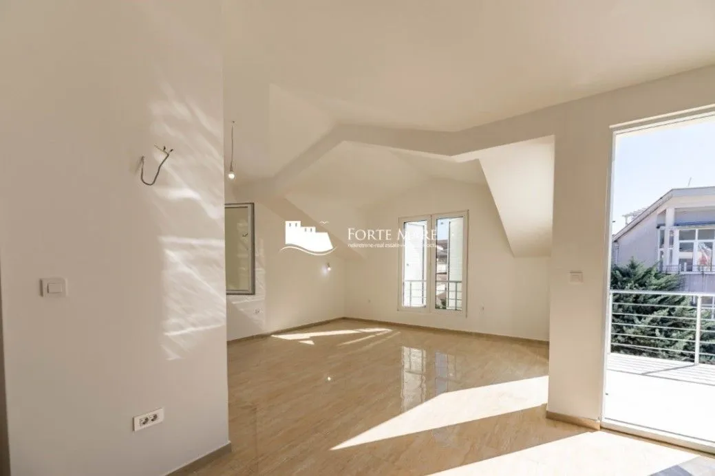 Prodaja, dvosoban stan, 73m², Đenovići, Herceg Novi