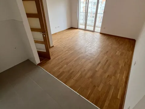 Prodaja, dvosoban stan, 72m², Stari Aerodrom, Podgorica - image 1