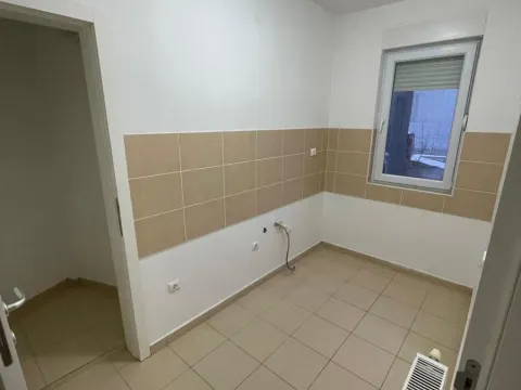 Izdavanje, dvosoban stan, 50m², Centar, Novi Sad - image 13