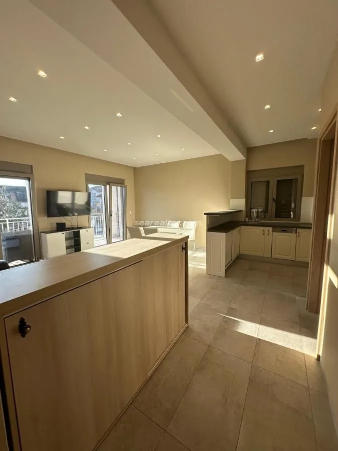 Izdavanje, jednosoban stan, 58m², Centar, Tivat