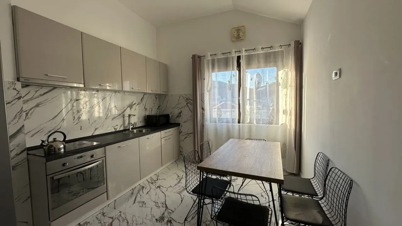 Prodaja, četvorosoban stan, 87m², Budva, Crna Gora