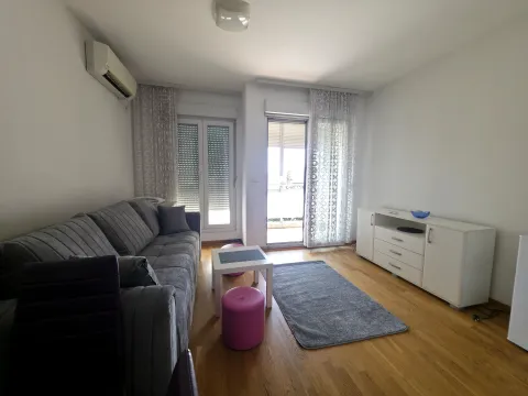Rent, studio apartment, 27m², City Kvart, Podgorica - image 2