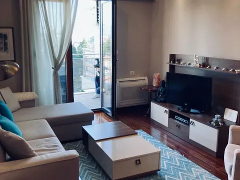 Izdavanje, dvosoban stan, 75m², Gorica C, Podgorica