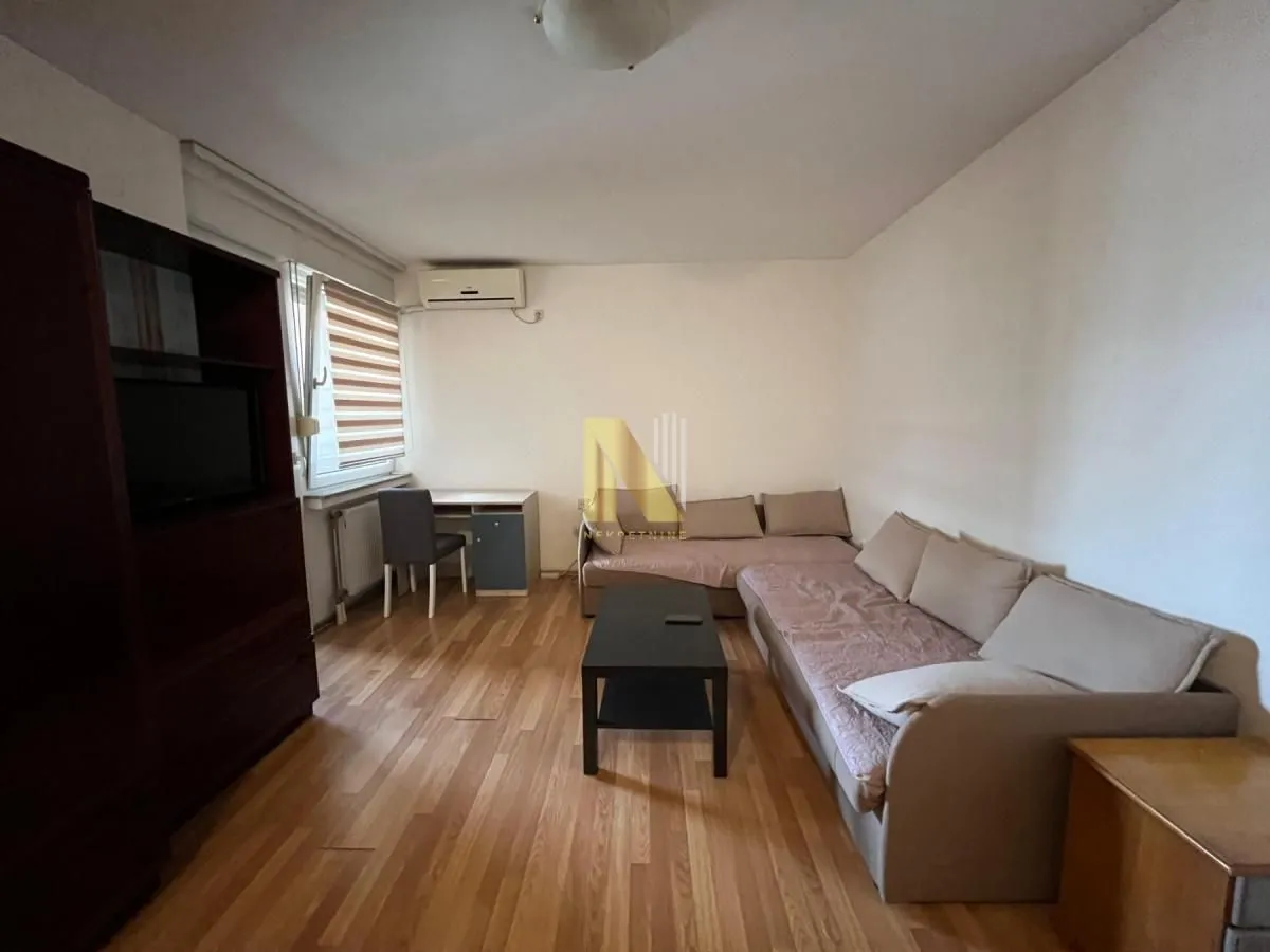 Izdavanje, garsonjera, 31m², Bulevar Oslobodjenja, Novi Sad Sve Podlokacije