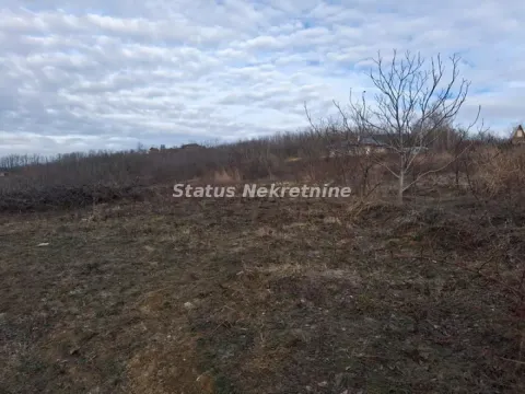 Pogled na neizgrađeno zemljište sa niskim rastinjem i drvećem. - image 22