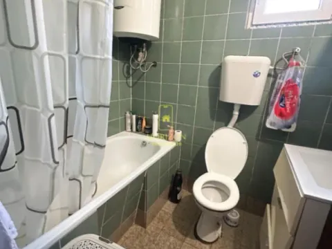 Prodaja, kuća, 200m², Tološi, Podgorica - image 4