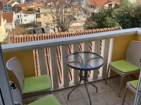 Rent, one bedroom apartment, 50m², Budva, Crna Gora - image 17