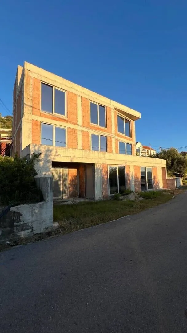 Prodaja, kuća, 240m², Tripovići, Tivat