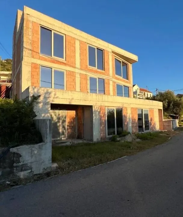 Sale, house, 240m², Tripovići, Tivat