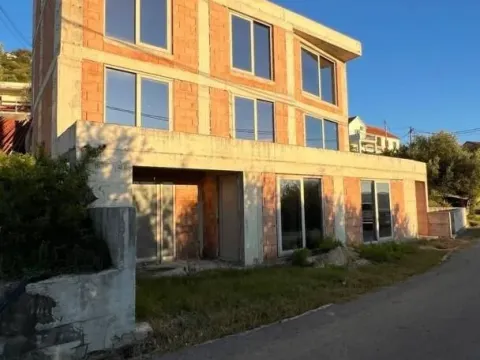 Kuća in Tripovići