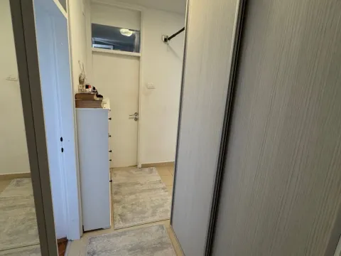 Izdavanje, četvorosoban stan, 87m², Blok 6, Podgorica - image 7