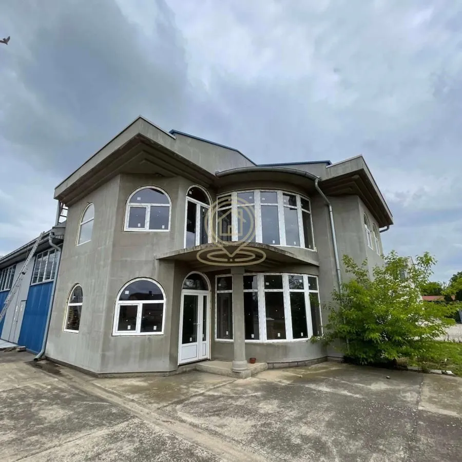 Izdavanje, poslovni prostor, 170m², Šid, Srbija