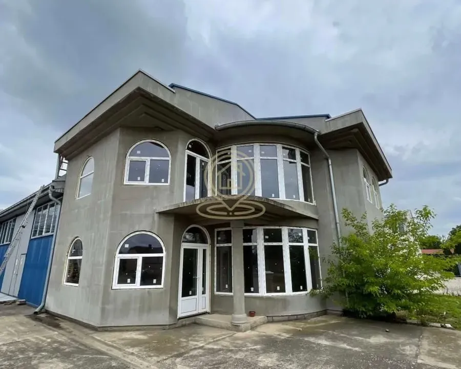 Izdavanje, poslovni prostor, 170m², Šid, Srbija