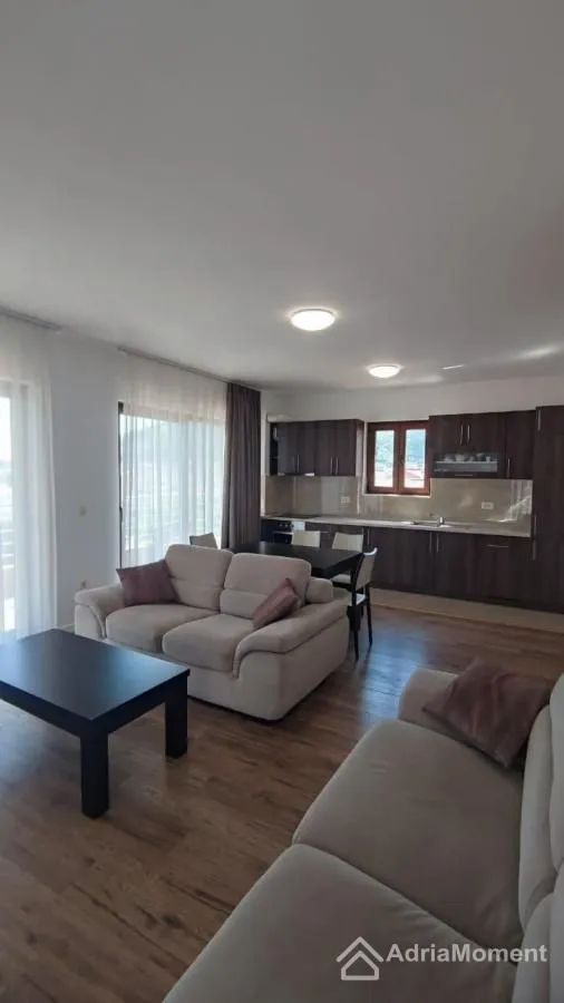 Prodaja, trosoban stan, 85m², Centar, Budva