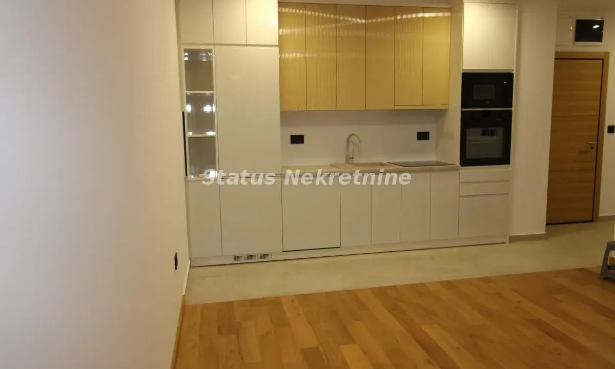 Izdavanje, trosoban stan, 60m², Sajmište, Novi Sad