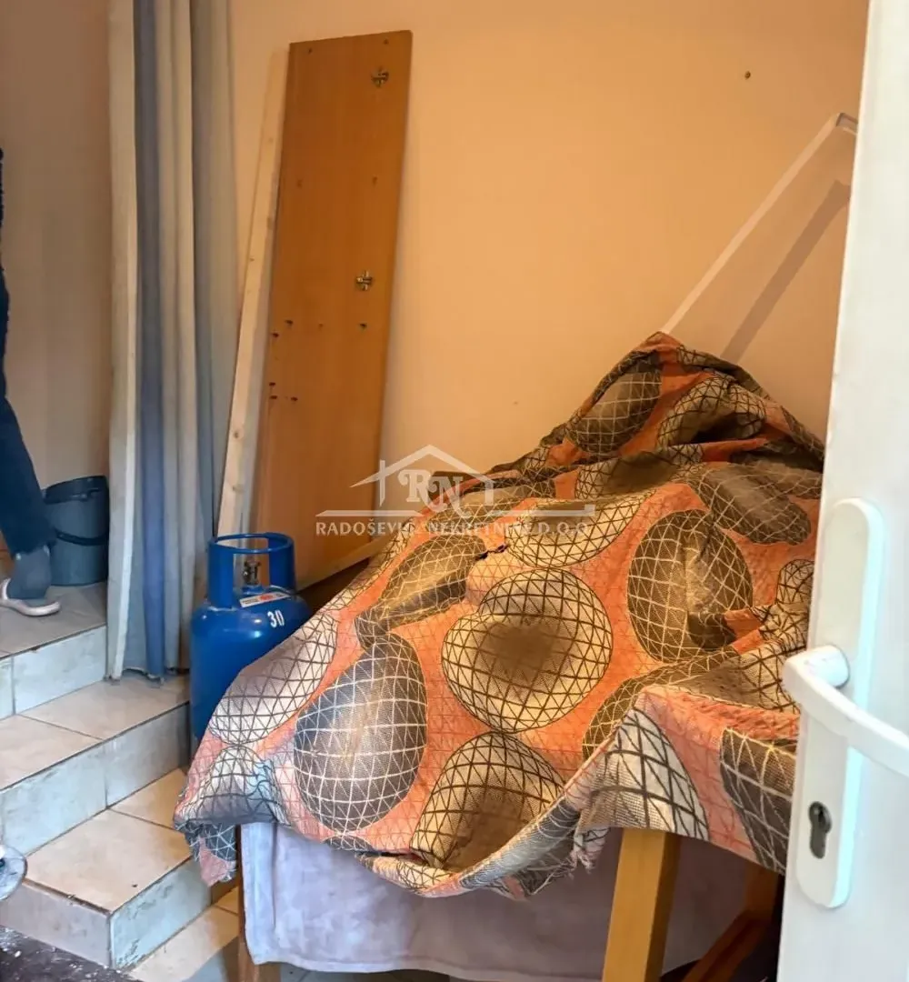Prodaja, dvosoban stan, 62m², Petlovo Brdo, Beograd