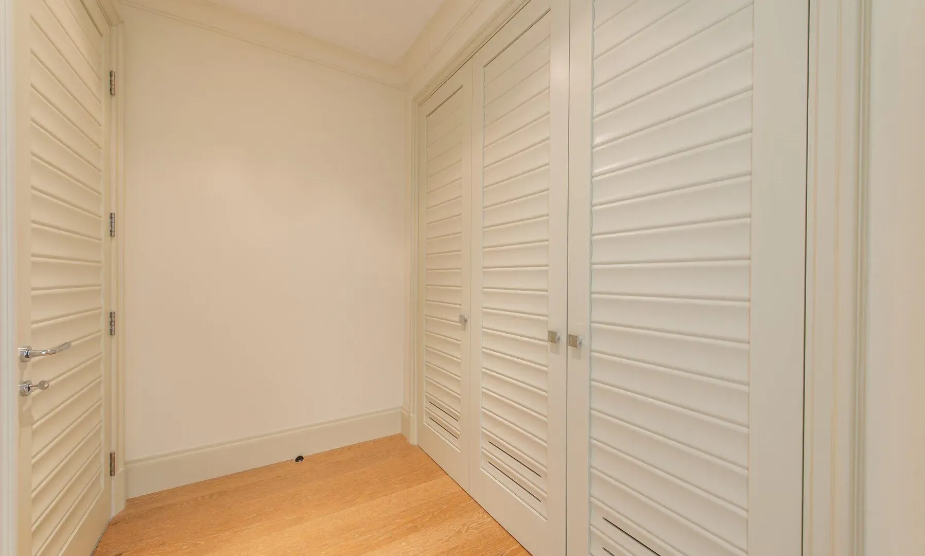 Izdavanje, dvosoban stan, 148m², Porto Montenegro, Tivat