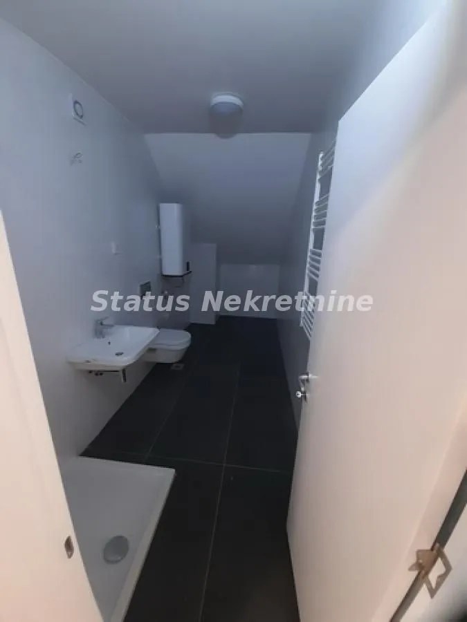 Prodaja, četvorosoban stan, 126m², Centar, Novi Sad