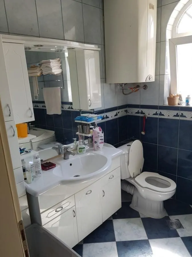 Izdavanje, četvorosoban stan, 160m², Galenika, Beograd