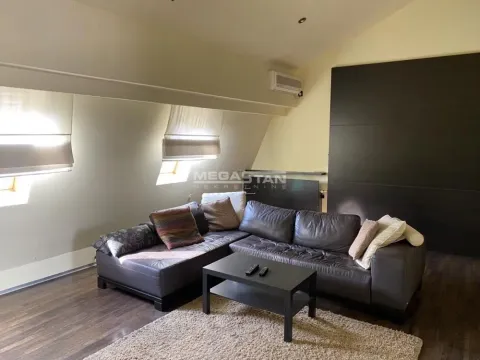 Izdavanje, trosoban stan, 93m², Stari Grad, Beograd - image 2