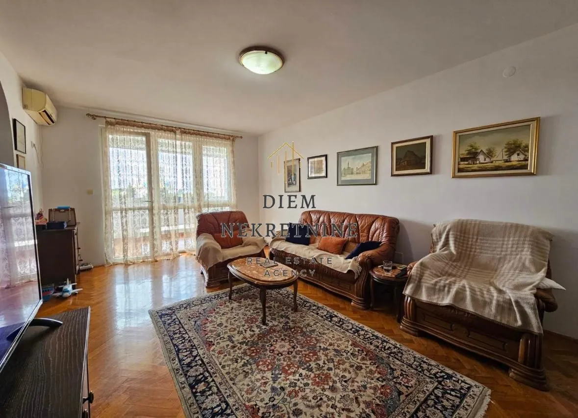 Prodaja, trosoban stan, 112m², Centar, Bar