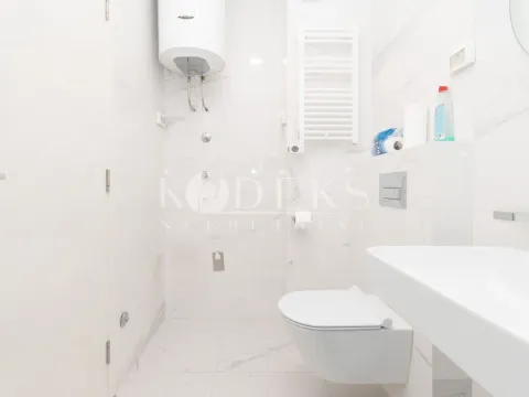 Izdavanje, poslovni prostor, 42m², Central Point, Podgorica - image 7