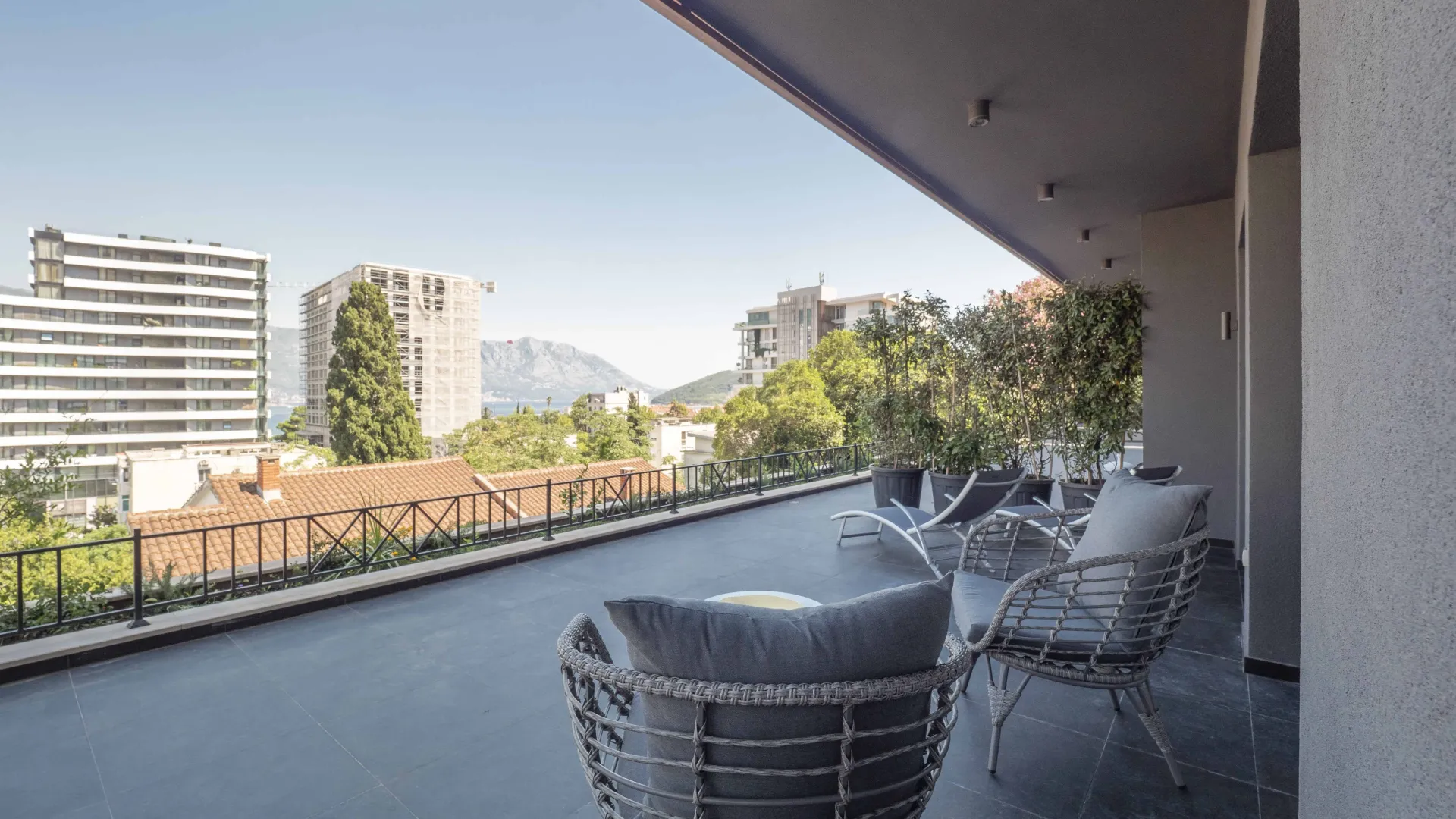Izdavanje, jednosoban stan, 56m², Gospoština, Budva